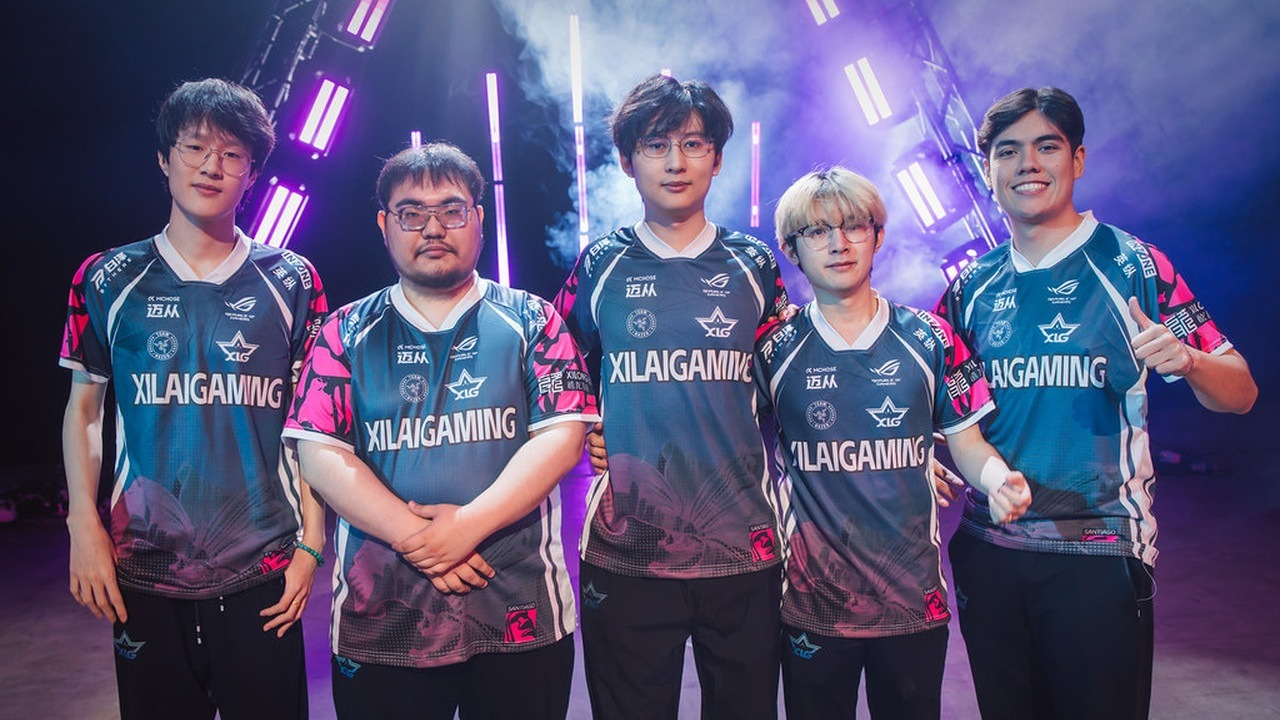 Xi Lai Gaming-spelare står tillsammans på ett internationellt evenemang