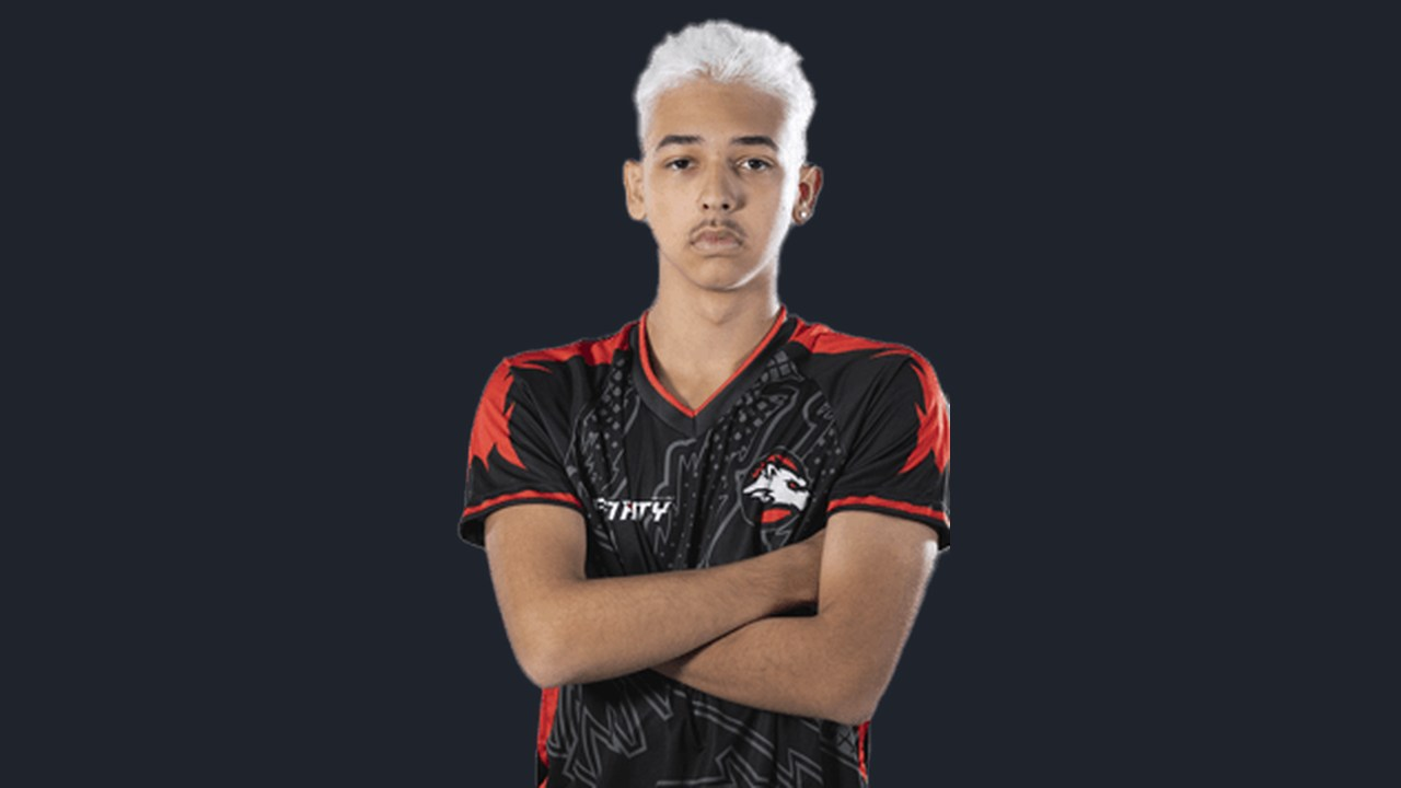 Bruxo bär en FURIA Academy Valorant-tröja