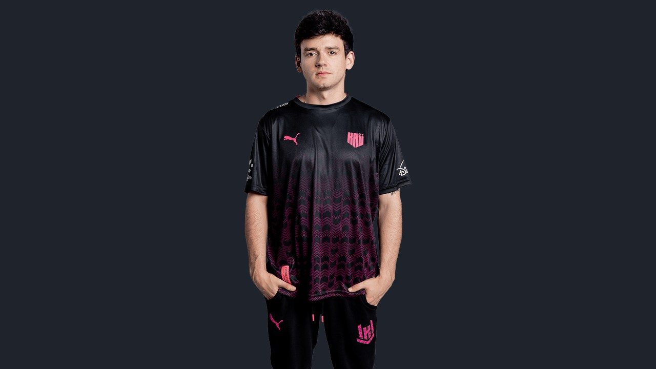 NagZet porte un maillot Valorant de KRÜ