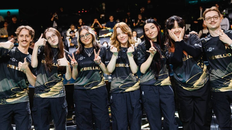 SwimTrek Blue побеждает Shopify Rebellion Gold 2-0 в VALORANT Game Changers