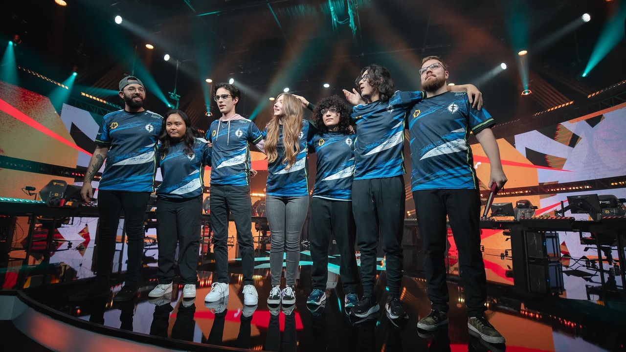 Evil Geniuses Game Changers-spelare står tillsammans på scenen