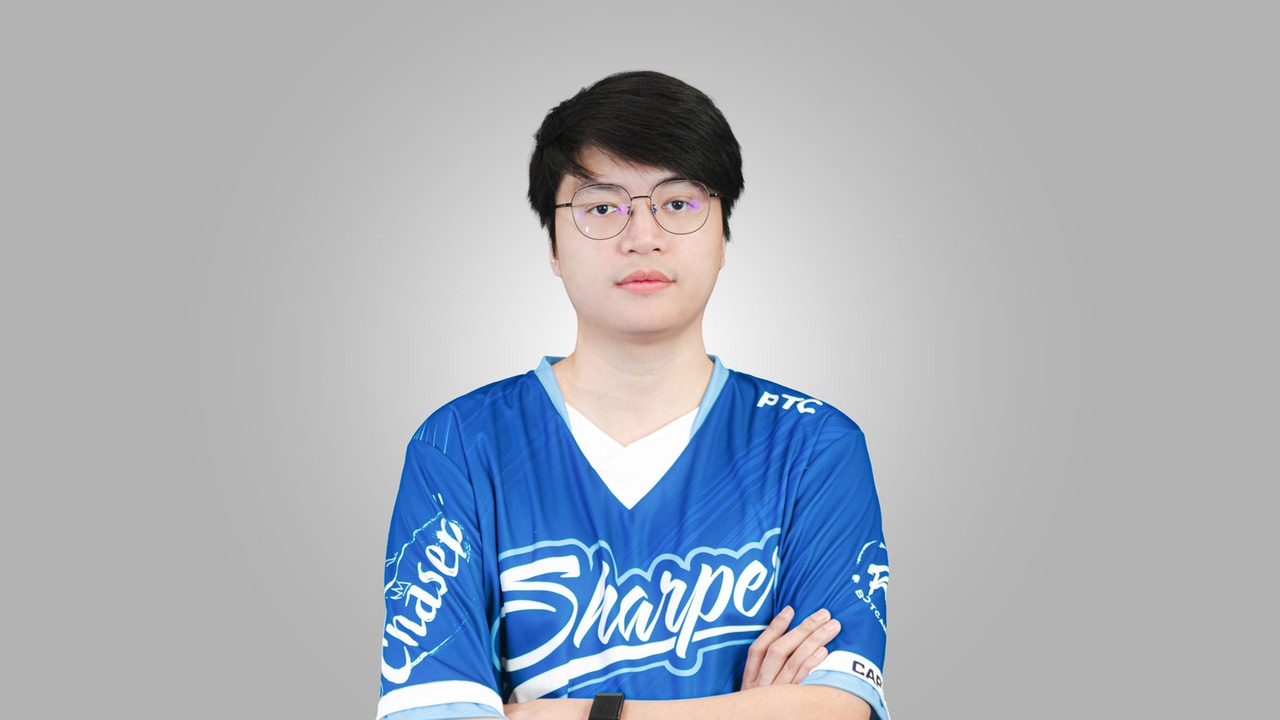 Sharper Esports player PTC stands in his team jersey