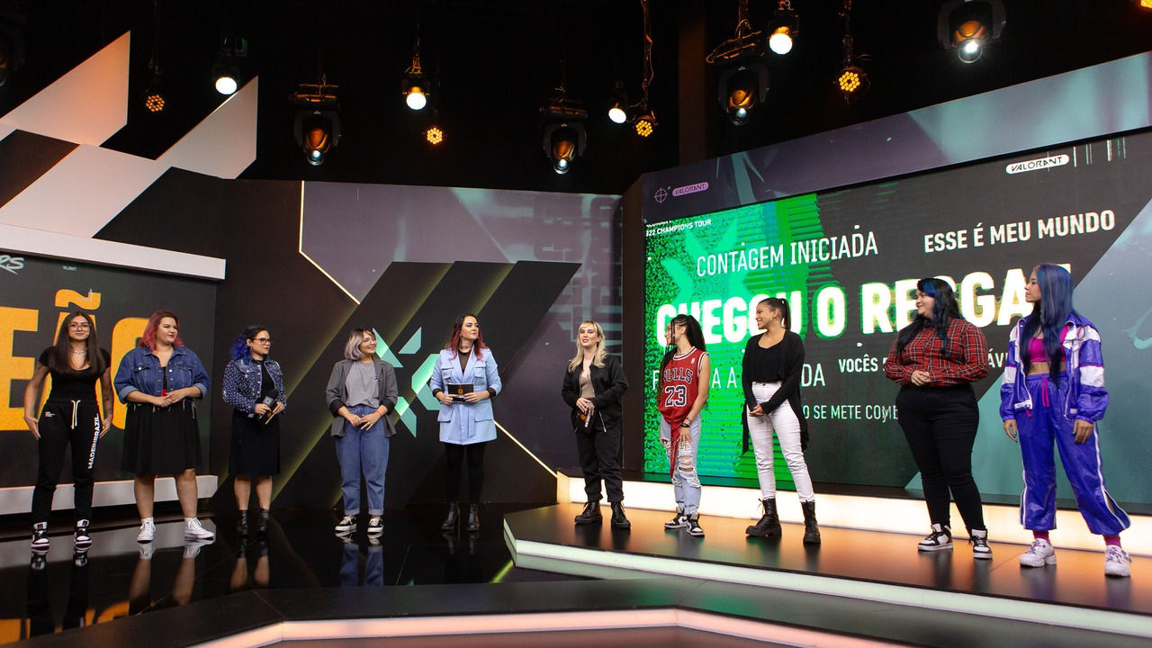 Team Liquid Brazil-spelare står på en Game Changers-scen