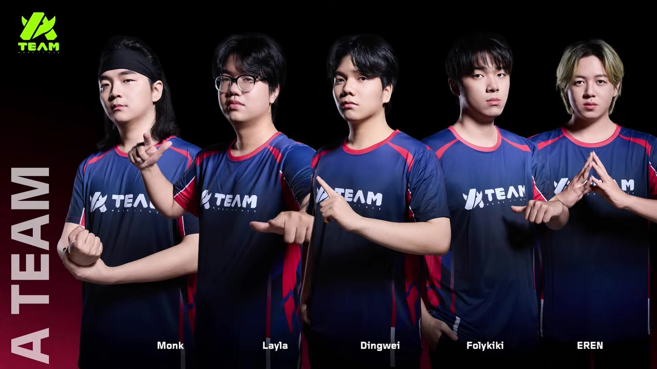 Cinq joueurs de A Team posent ensemble dans leurs maillots VCT China